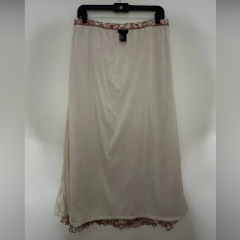 R.Q.T. skirt women’s size M fully lined rose lace beautiful - Picture 7 of 8